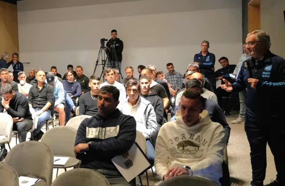 Franco Armani y Matías Biscay en la reunión sobre la Zona de capitanes