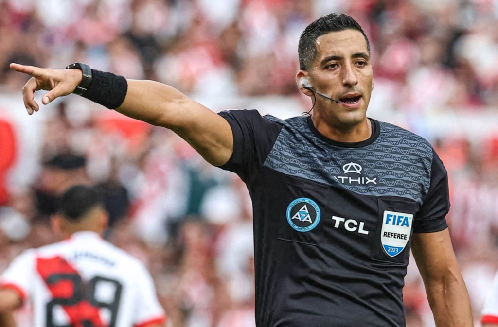 Falcón Pérez será en arbitro de River vs Vélez, por la Liga Profesional