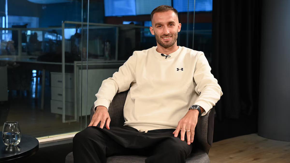 Germán Pezzella, campeón del mundo con la selección argentina y referente de River Plate, ofreció una entrevista donde fue consultado por sus inicios en el futbol, como tomó la decisión de volver a River y como convive con la fama de ser campeón del mundo.