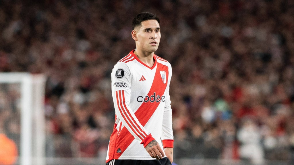 Rodrigo Villagra con la camiseta de Club Atlético River Plate.